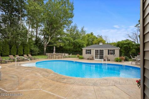 9 Avallon Way Altamont NY 12009