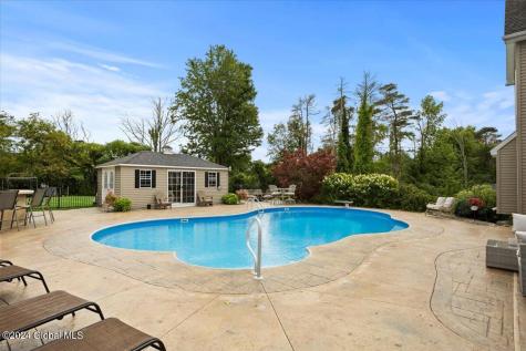 9 Avallon Way Altamont NY 12009