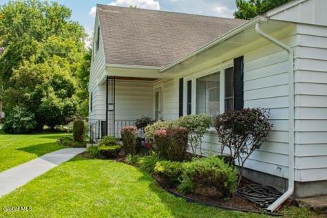 72 Meadow Lane Queensbury NY 12804