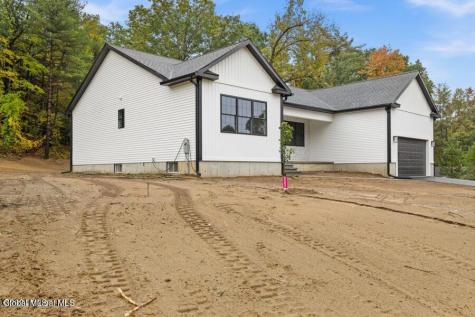 222 Briarwood Court Guilderland NY 12203