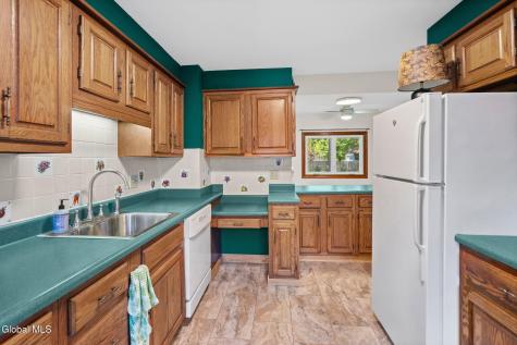 2113 Robinwood Avenue Rotterdam NY 12306