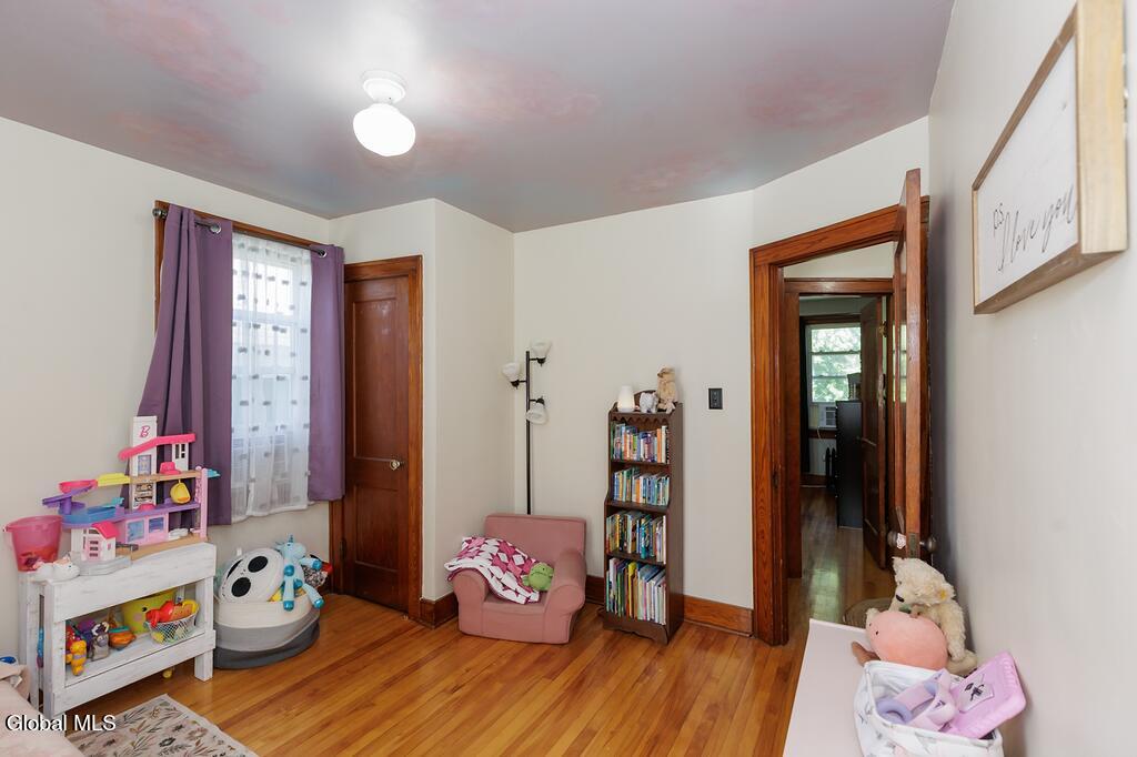 1135 Baker Avenue Schenectady NY 12309