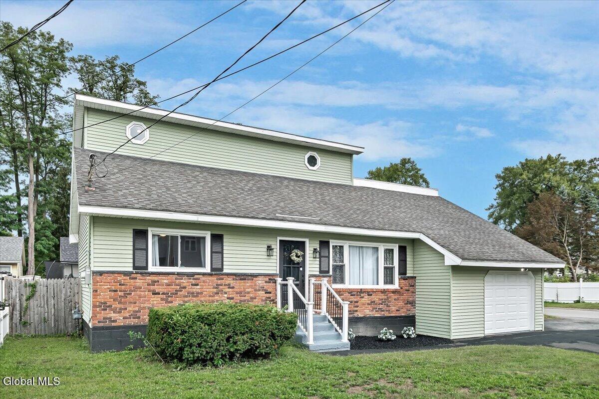 143 Ray Avenue Schenectady NY 12304