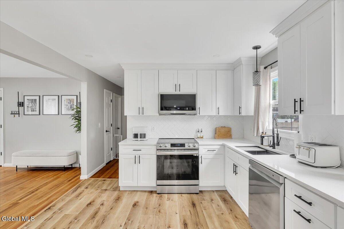 143 Ray Avenue Schenectady NY 12304