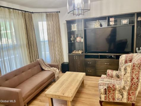 71 Elder Street Schenectady NY 12304