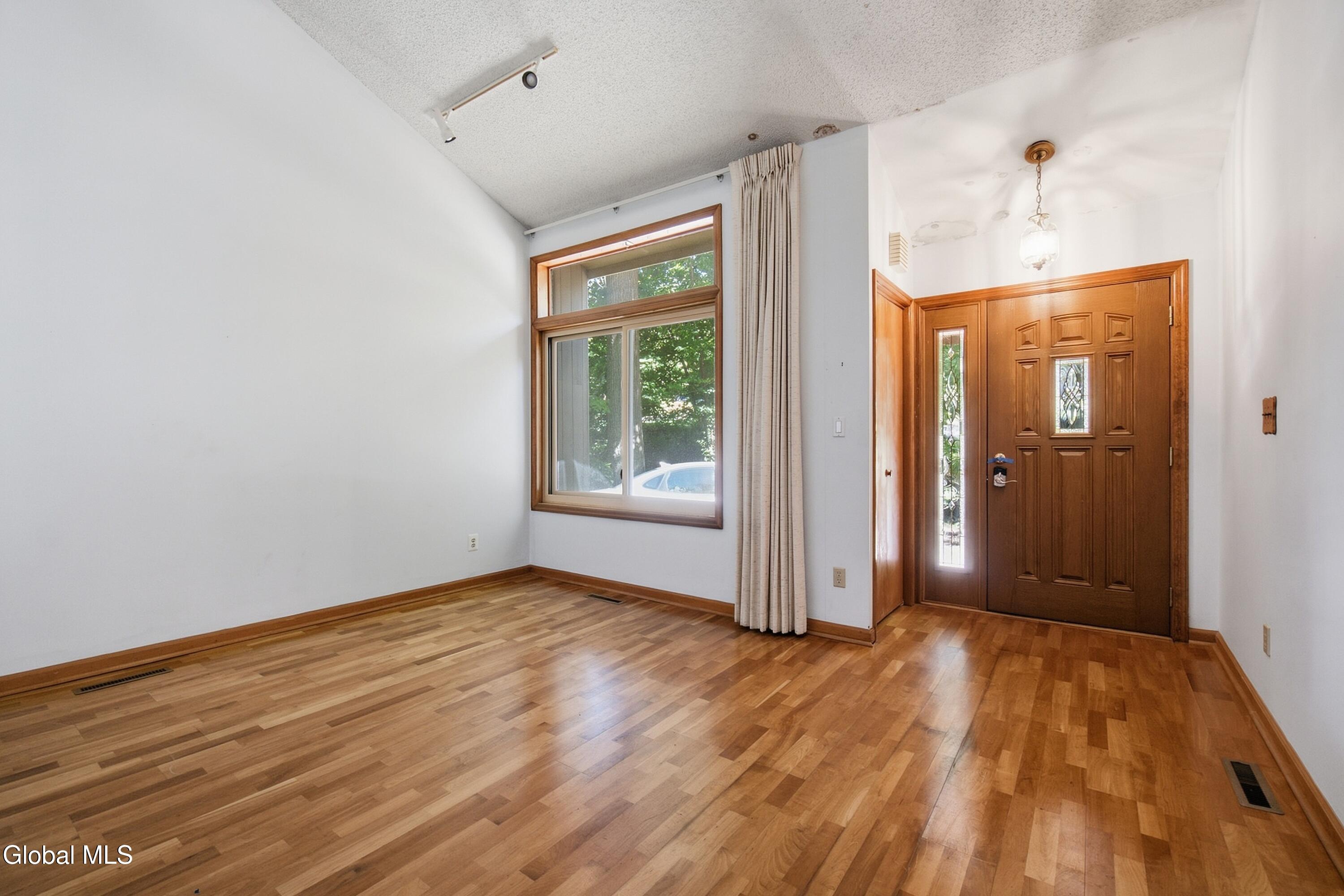 20 W Skyview Drive Cohoes NY 12047