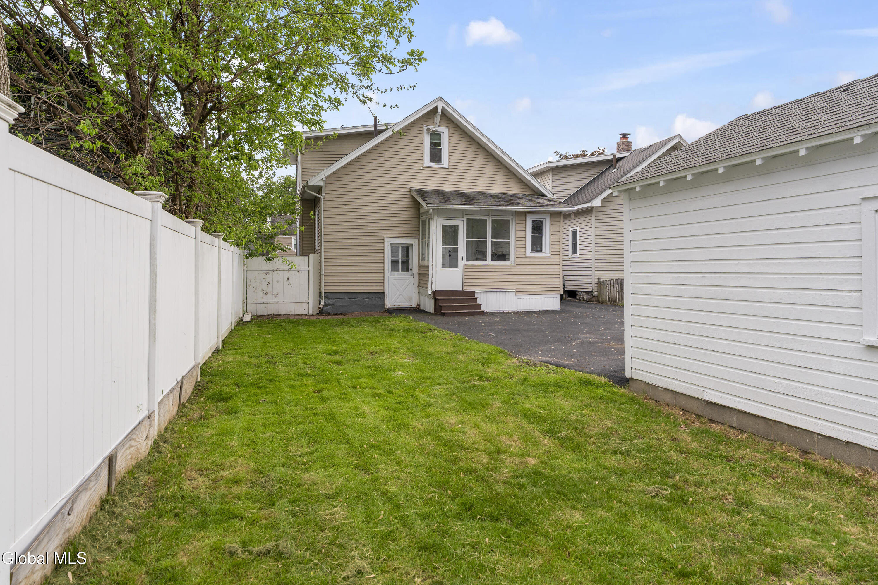 106 Lark Street Schenectady NY 12302