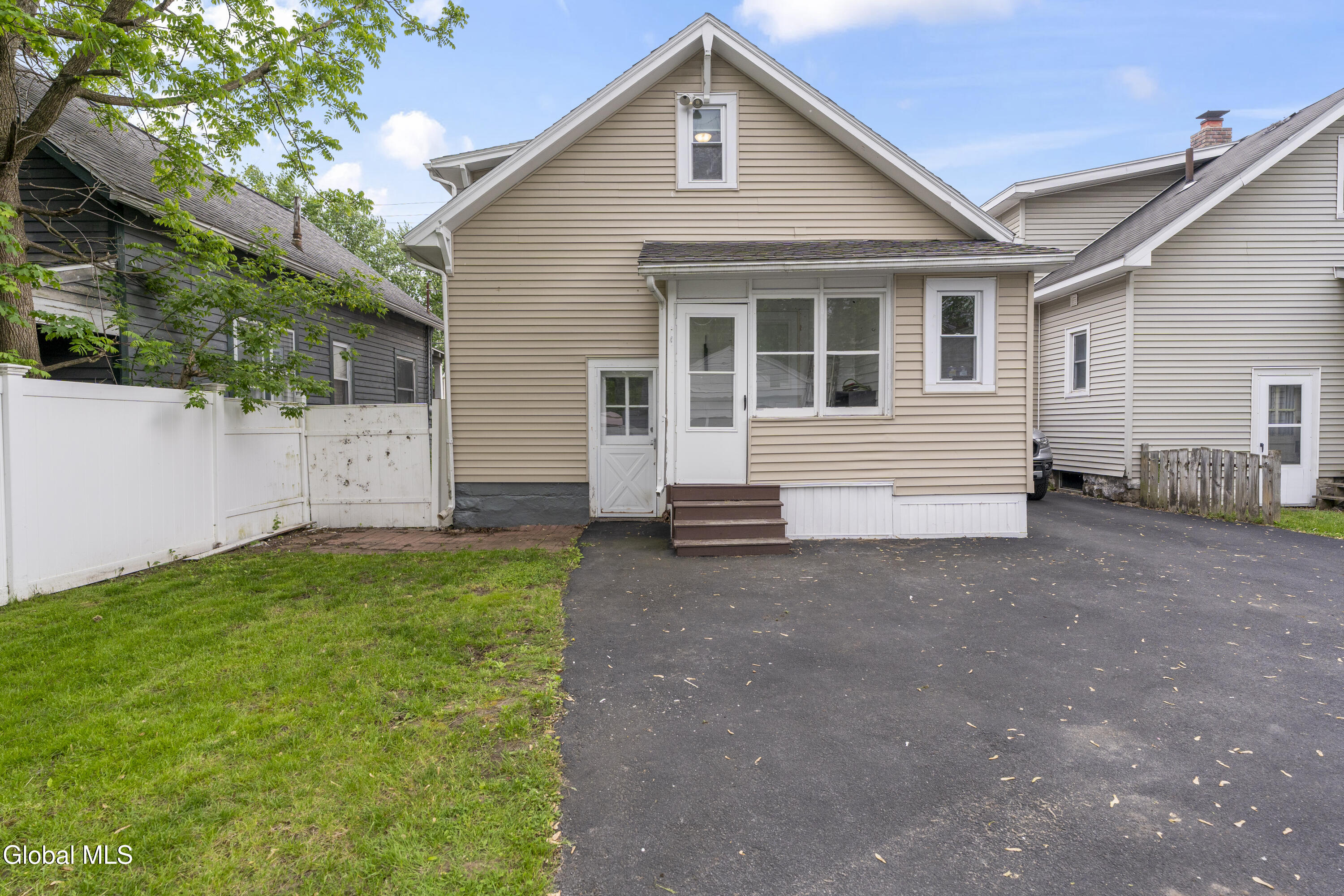 106 Lark Street Schenectady NY 12302