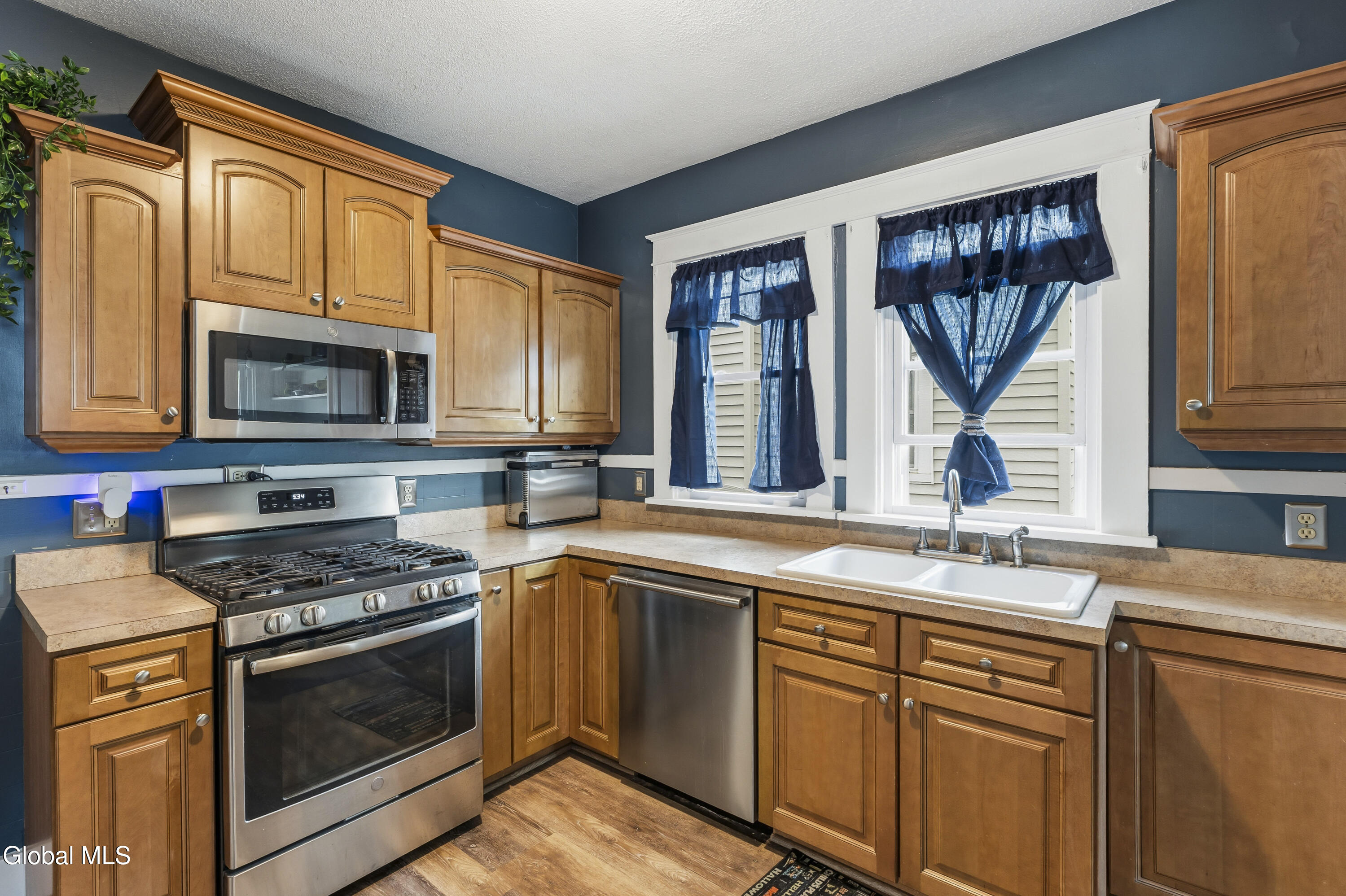 106 Lark Street Schenectady NY 12302