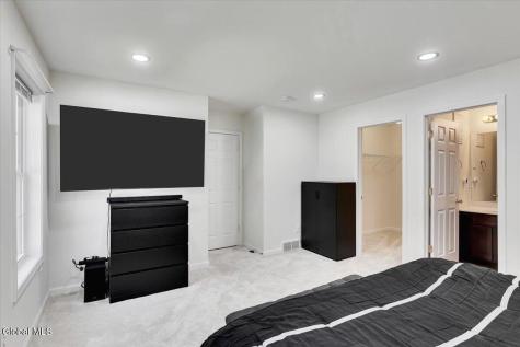 18 Kelly Lane Halfmoon NY 12065