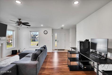 18 Kelly Lane Halfmoon NY 12065