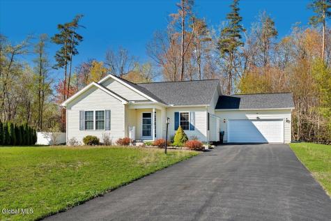 18 Kelly Lane Halfmoon NY 12065