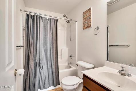 18 Kelly Lane Halfmoon NY 12065