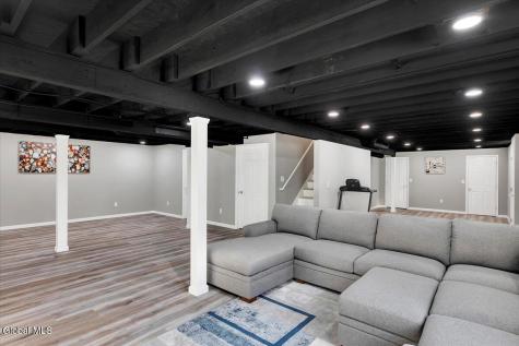 18 Kelly Lane Halfmoon NY 12065