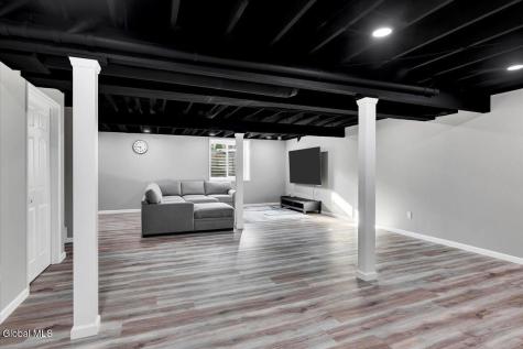 18 Kelly Lane Halfmoon NY 12065