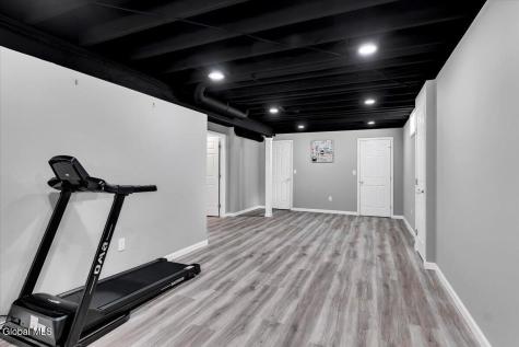 18 Kelly Lane Halfmoon NY 12065