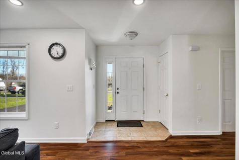 18 Kelly Lane Halfmoon NY 12065