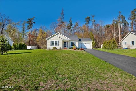 18 Kelly Lane Halfmoon NY 12065