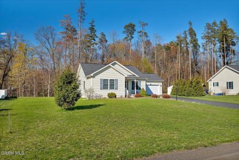 18 Kelly Lane Halfmoon NY 12065
