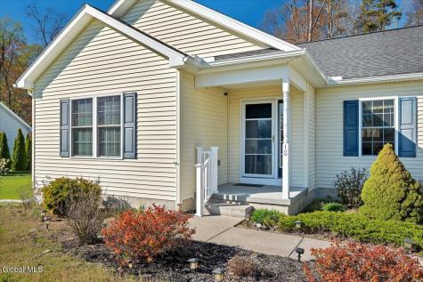 18 Kelly Lane Halfmoon NY 12065