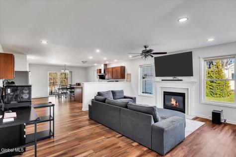 18 Kelly Lane Halfmoon NY 12065