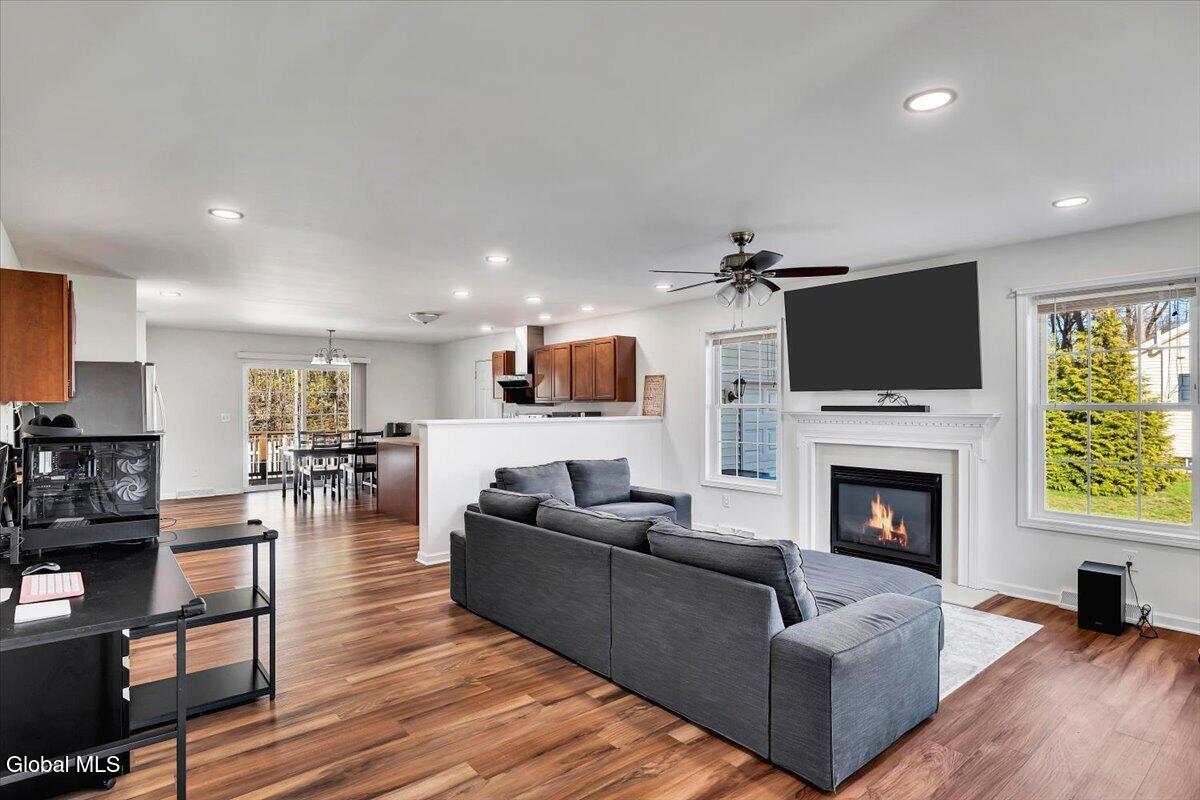 18 Kelly Lane Halfmoon NY 12065
