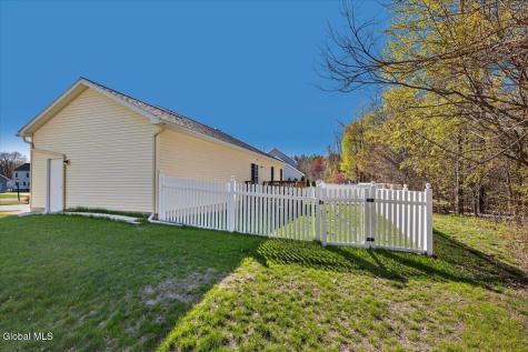 18 Kelly Lane Halfmoon NY 12065