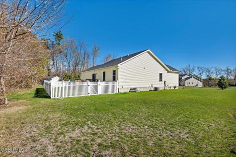18 Kelly Lane Halfmoon NY 12065