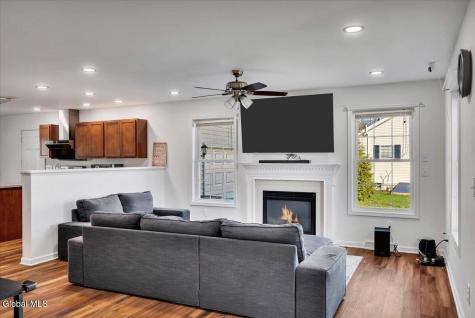 18 Kelly Lane Halfmoon NY 12065