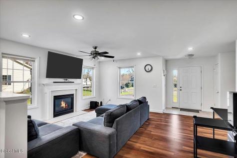 18 Kelly Lane Halfmoon NY 12065