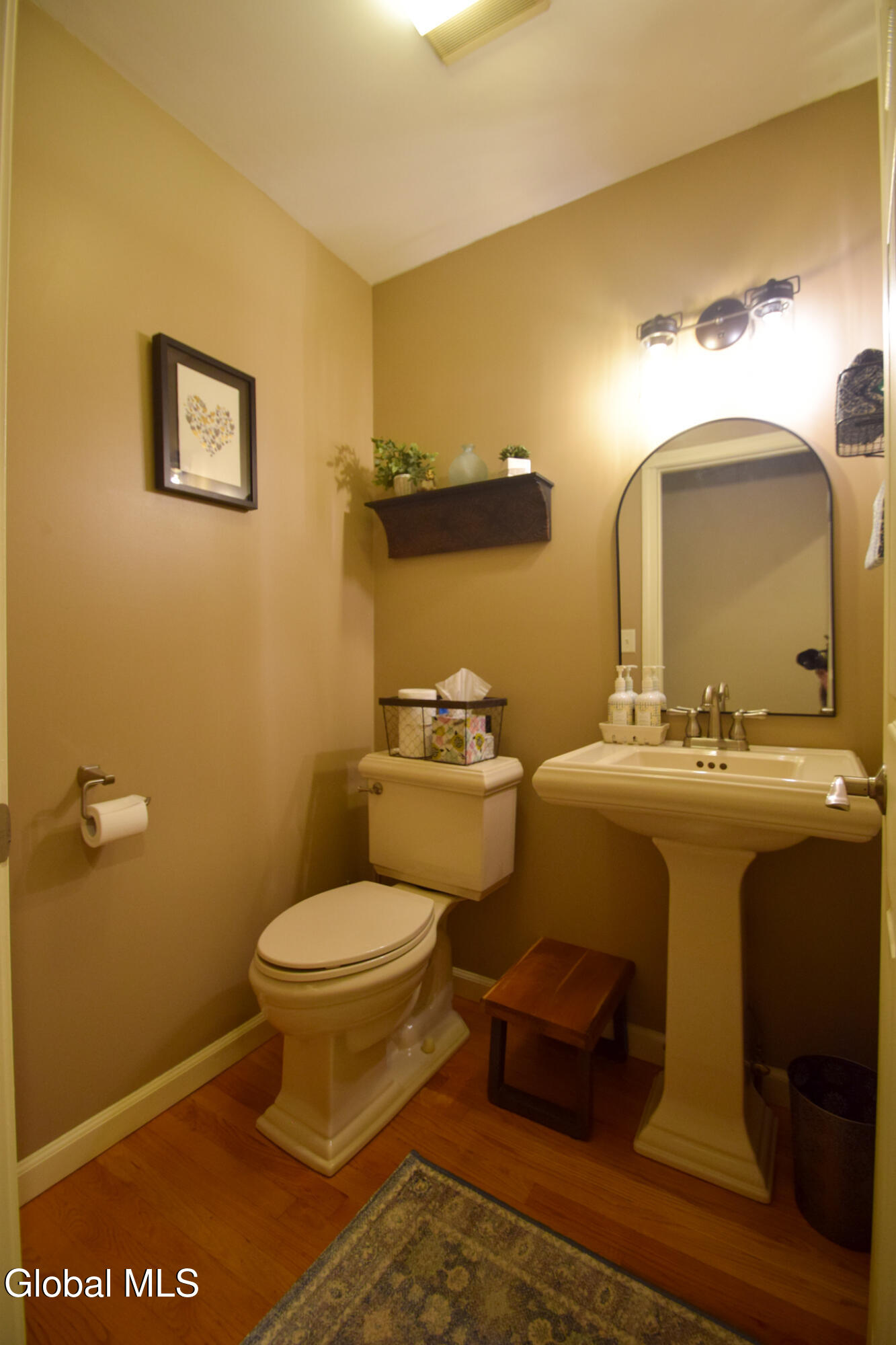 8 Mohawk Trail Queensbury NY 12804