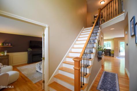 8 Mohawk Trail Queensbury NY 12804
