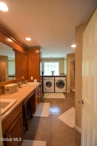 8 Mohawk Trail Queensbury NY 12804