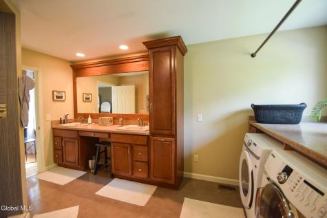 8 Mohawk Trail Queensbury NY 12804