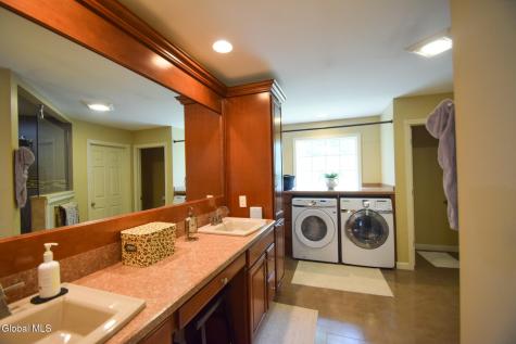 8 Mohawk Trail Queensbury NY 12804