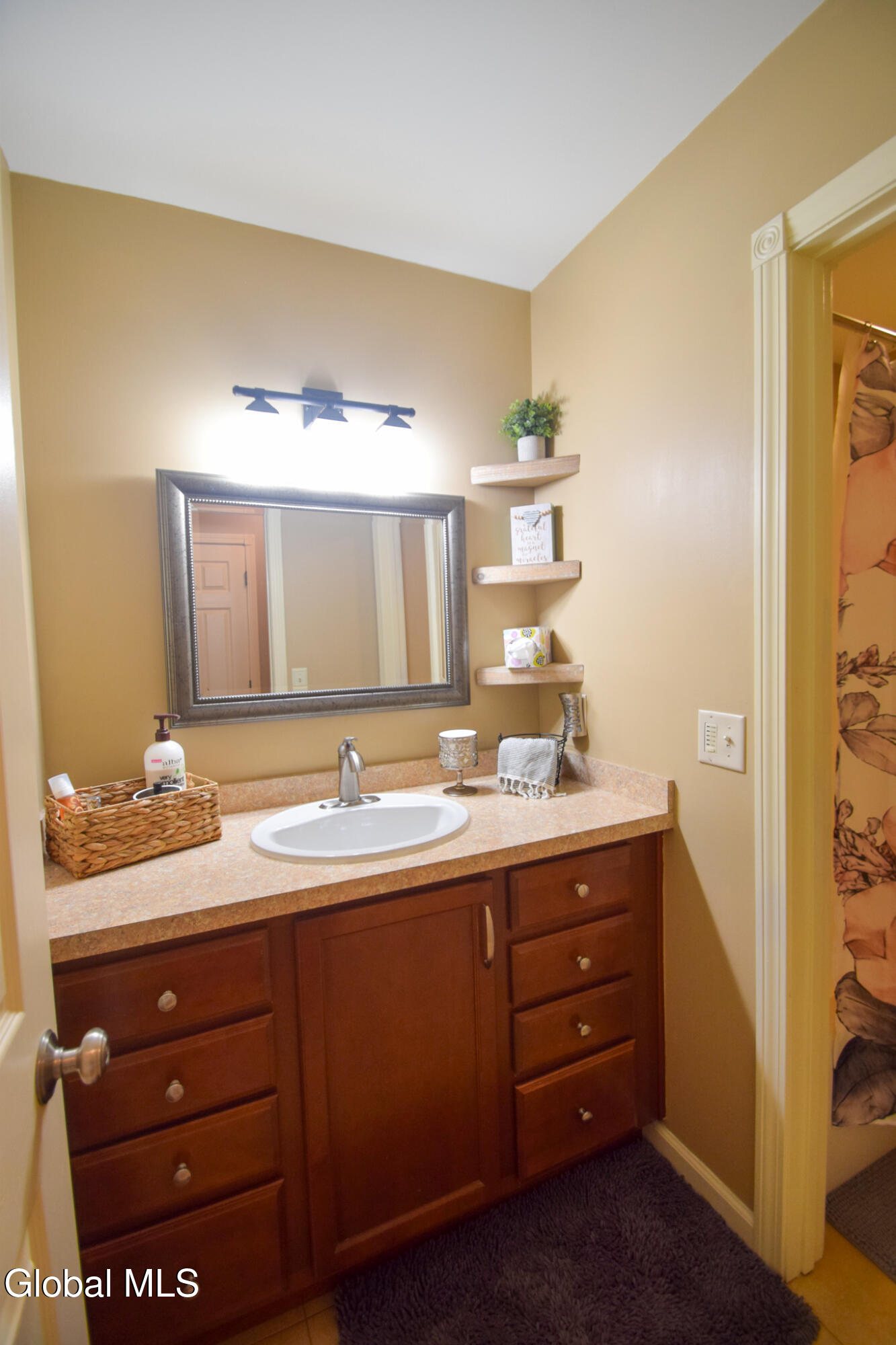 8 Mohawk Trail Queensbury NY 12804