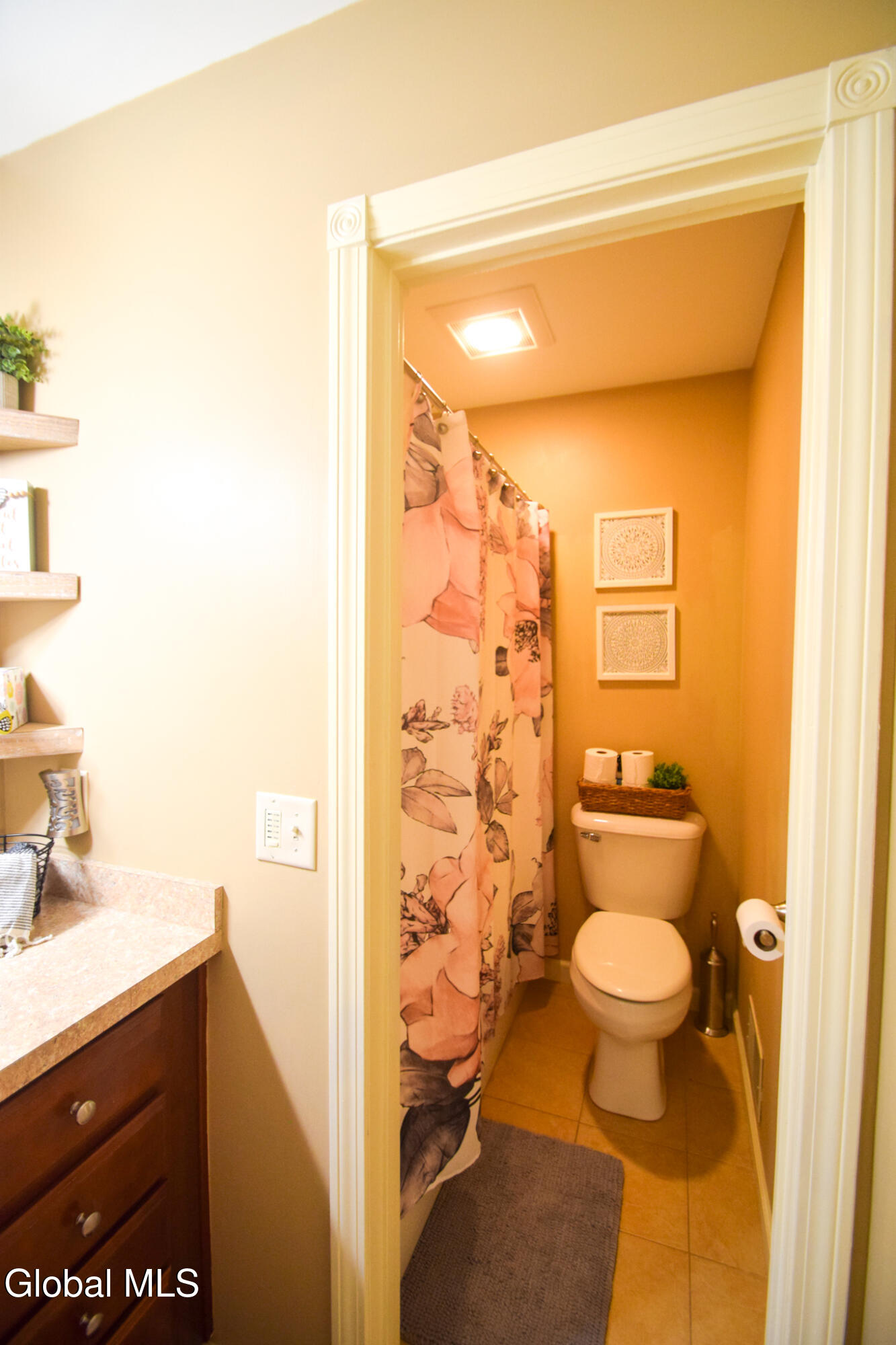 8 Mohawk Trail Queensbury NY 12804