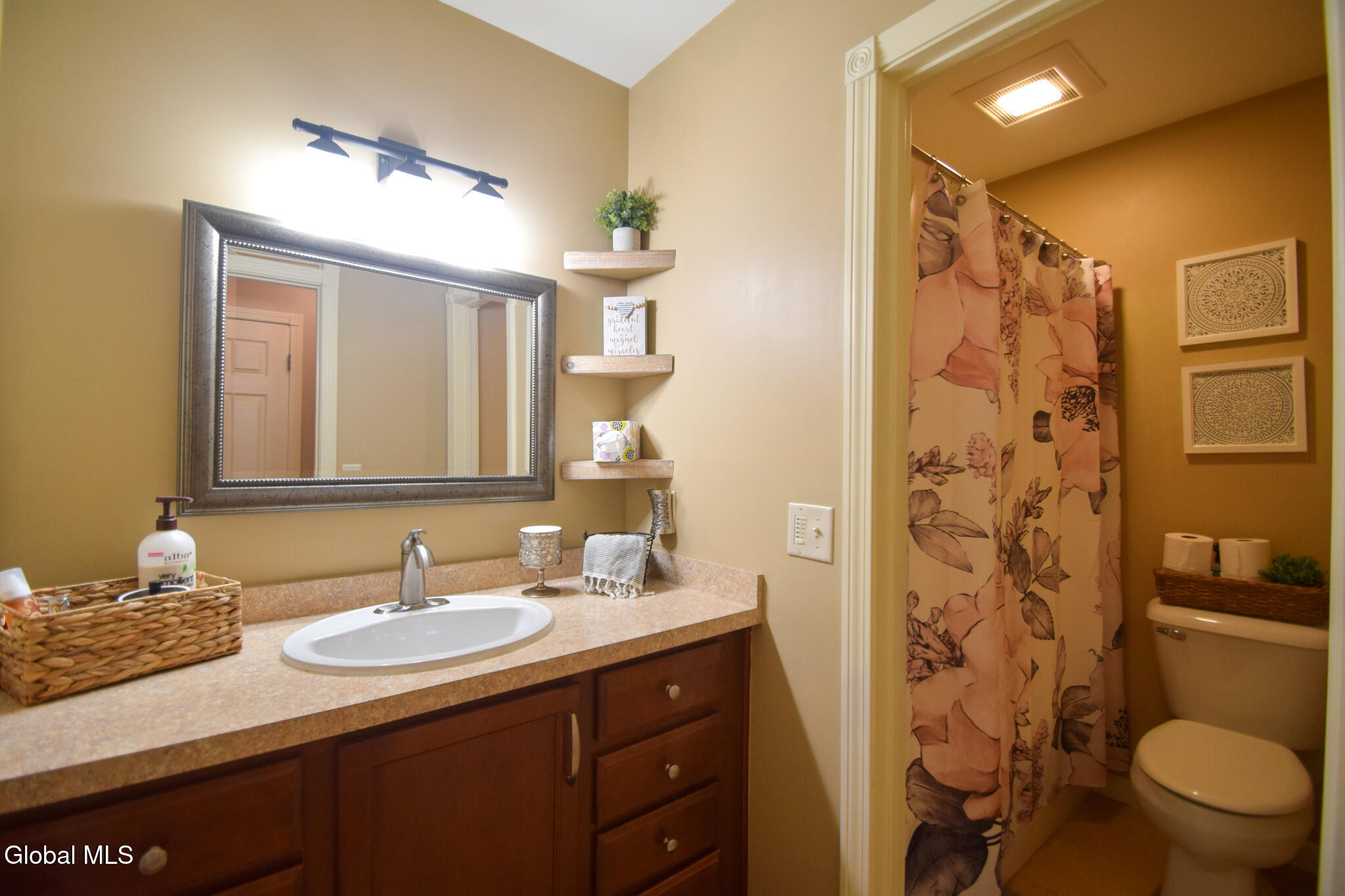 8 Mohawk Trail Queensbury NY 12804