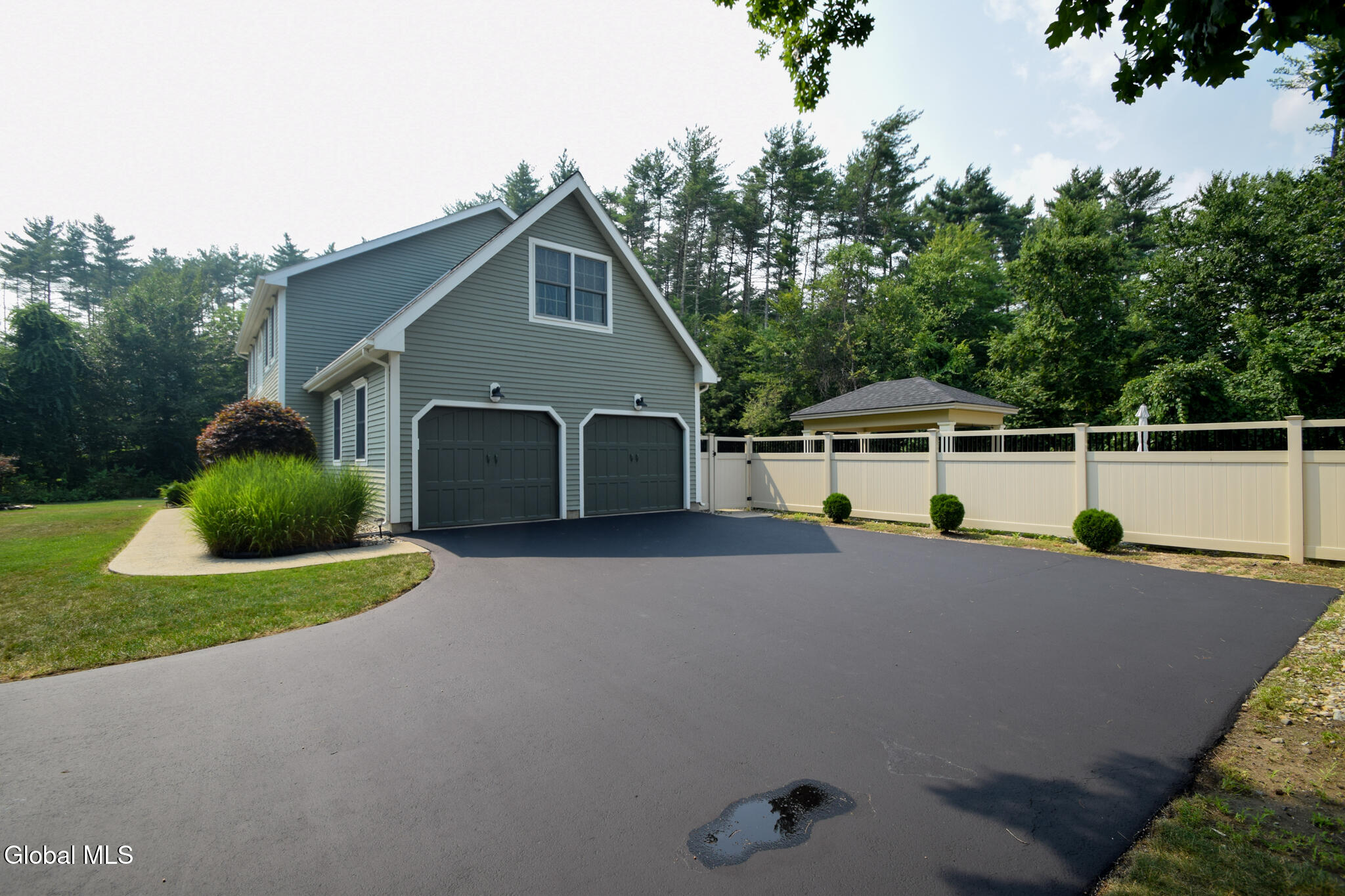 8 Mohawk Trail Queensbury NY 12804
