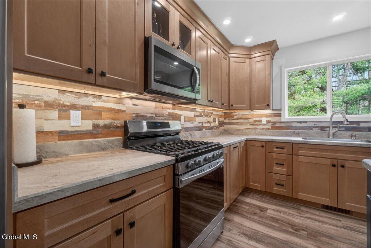 11 Dania Drive Hagaman NY 12086