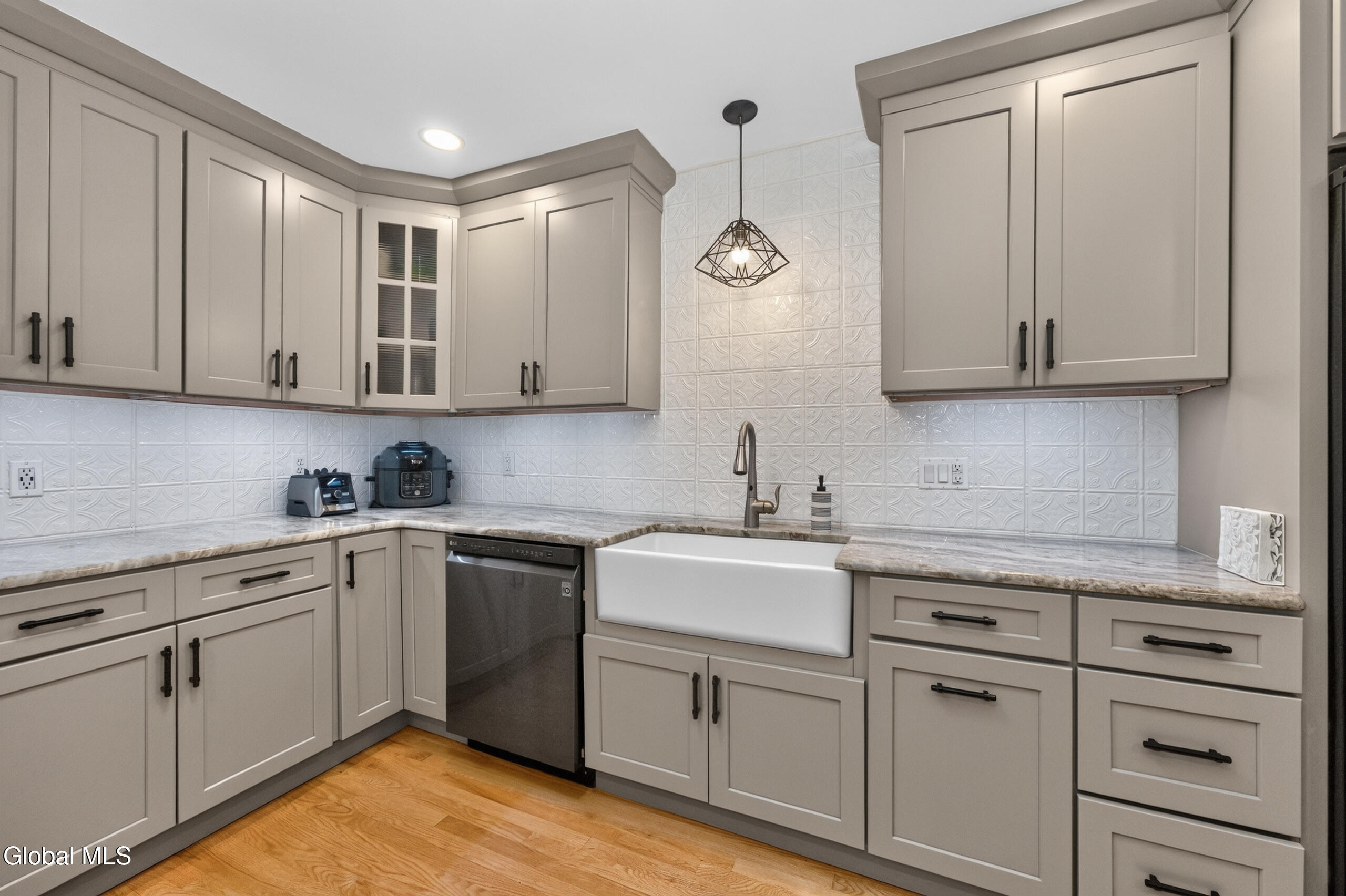 521 Russell Road Albany NY 12203