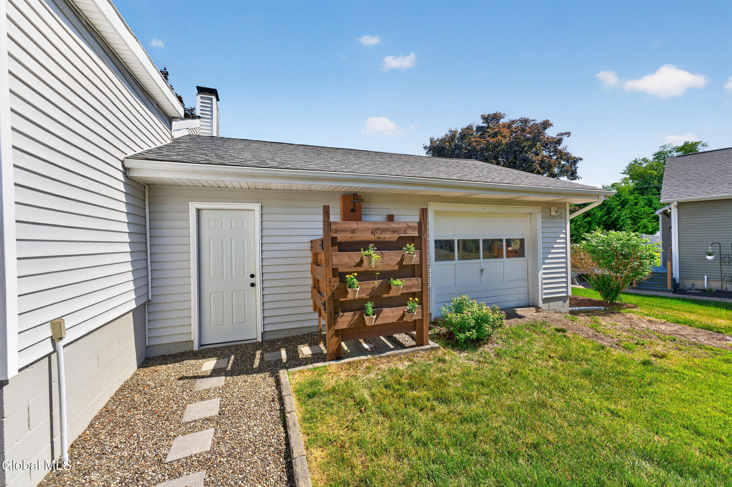 521 Russell Road Albany NY 12203