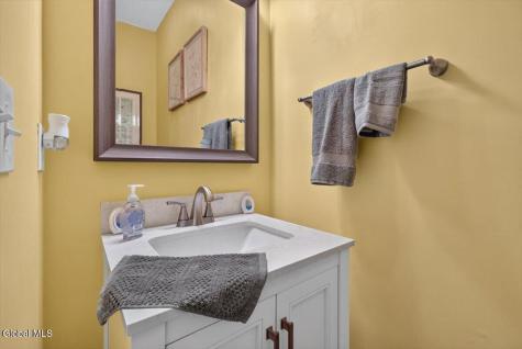 37 Ray Street Niskayuna NY 12309