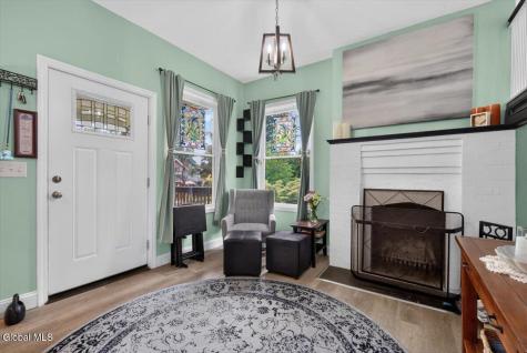 37 Ray Street Niskayuna NY 12309