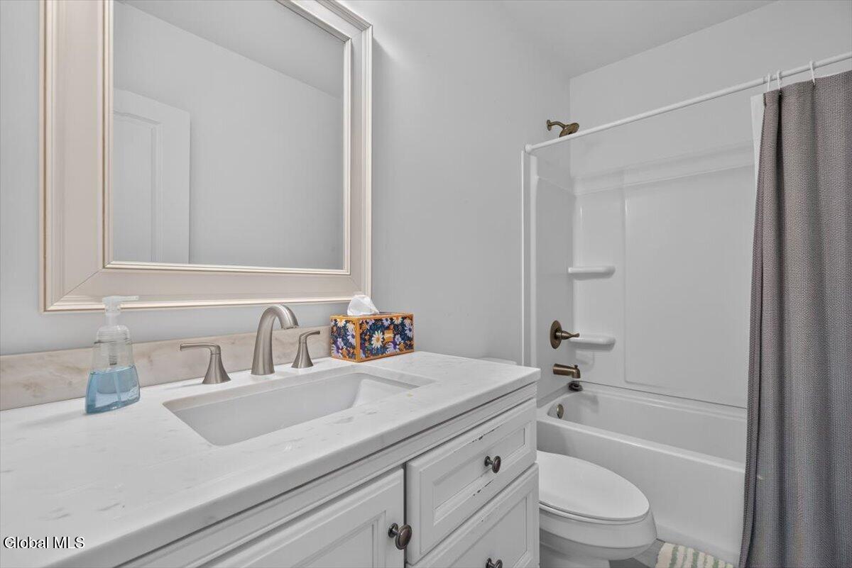 37 Ray Street Niskayuna NY 12309