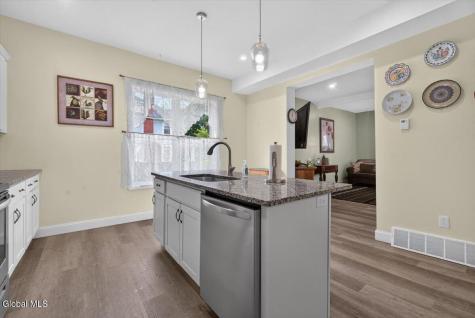 37 Ray Street Niskayuna NY 12309