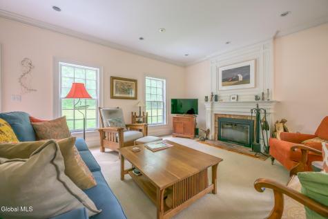 19 Presidential Drive Kinderhook NY 12106