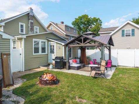 113 Chapel Place Amsterdam NY 12010