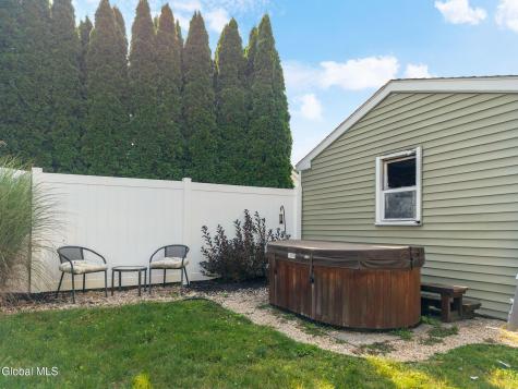 113 Chapel Place Amsterdam NY 12010