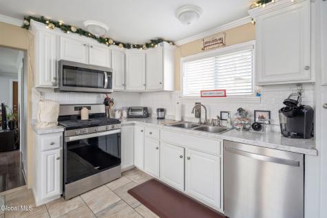 113 Chapel Place Amsterdam NY 12010